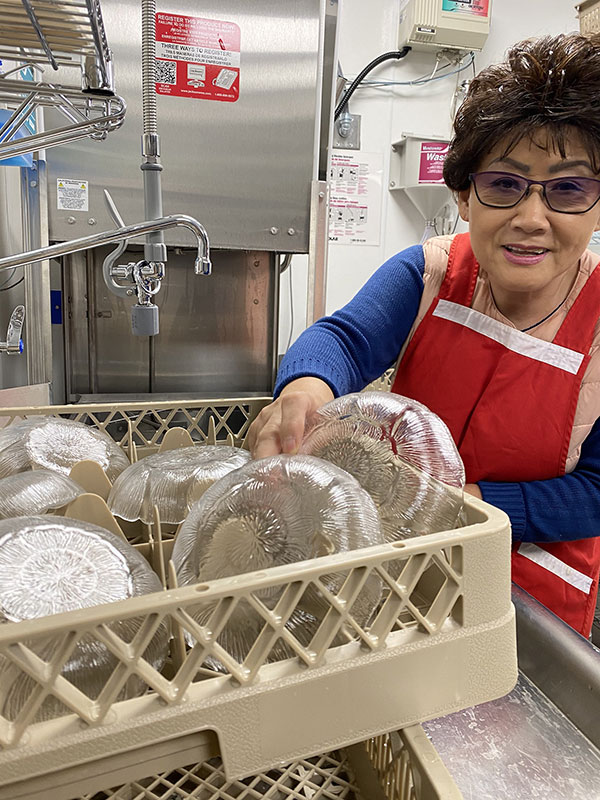 Soon Noel Washing Dishes