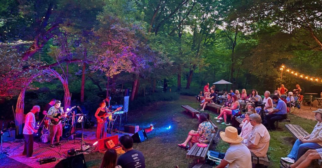 Hawthorn Hollow Concert Series Crowd