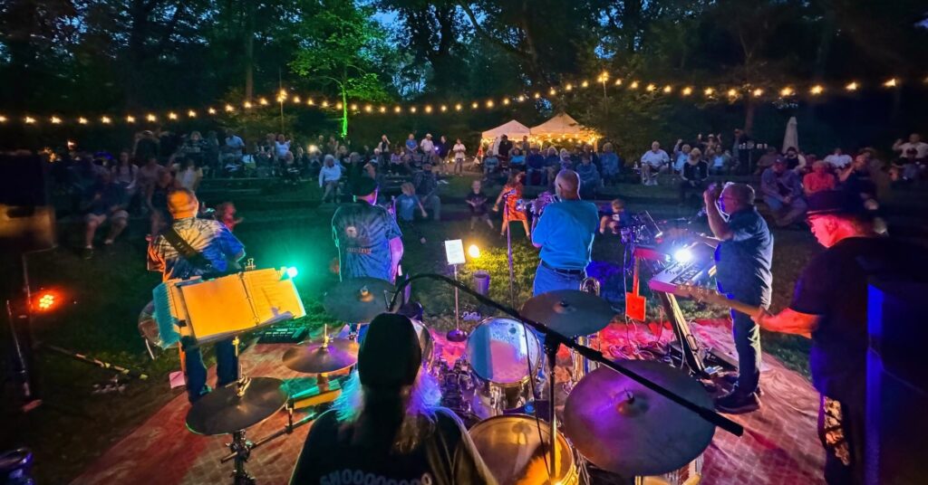 Hawthorn Hollow Concert Series Crowd