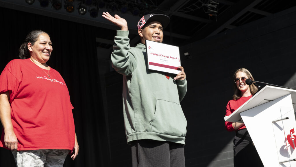 Manny Rios waving to the crowd after receiving the Lifestyle Change Award – sponsored by American Heart Association and Froedtert and Medical College of Wisconsin