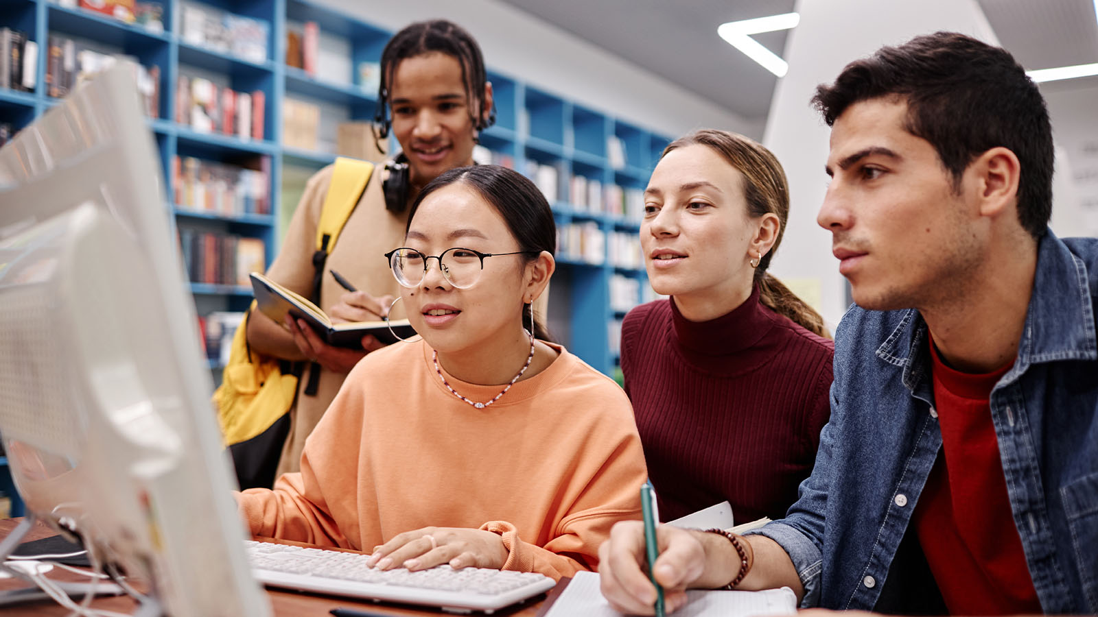 Students collaborating - LAKEVIEW K-8 ACADEMY MIDDLE SCHOOL STUDENTS TACKLE REAL-WORLD DESIGN CHALLENGE