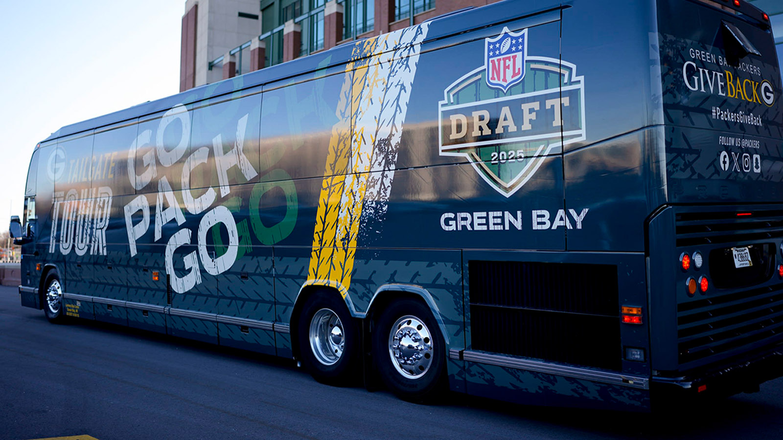 Green Bay Packers Tailgate Tour Stops in Mount Pleasant to Support Habitat for Humanity Racine & Kenosha Counties